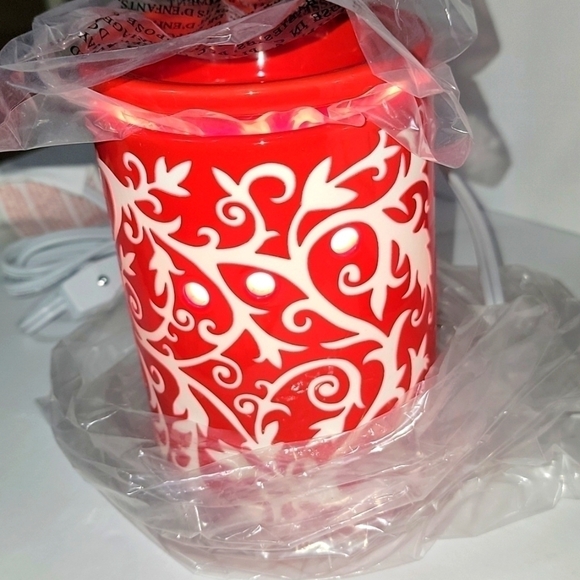 SCENTSY "NOEL" Retired wax warmer. NIB. 🎁🎁 - Picture 2 of 4